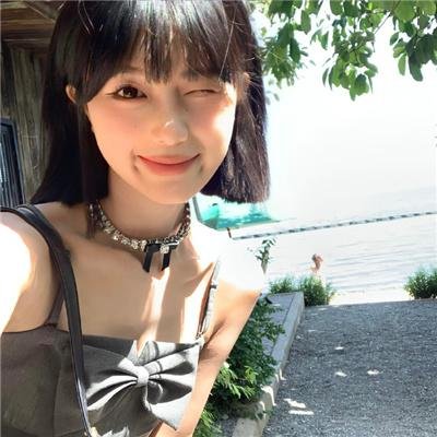 三个月亮